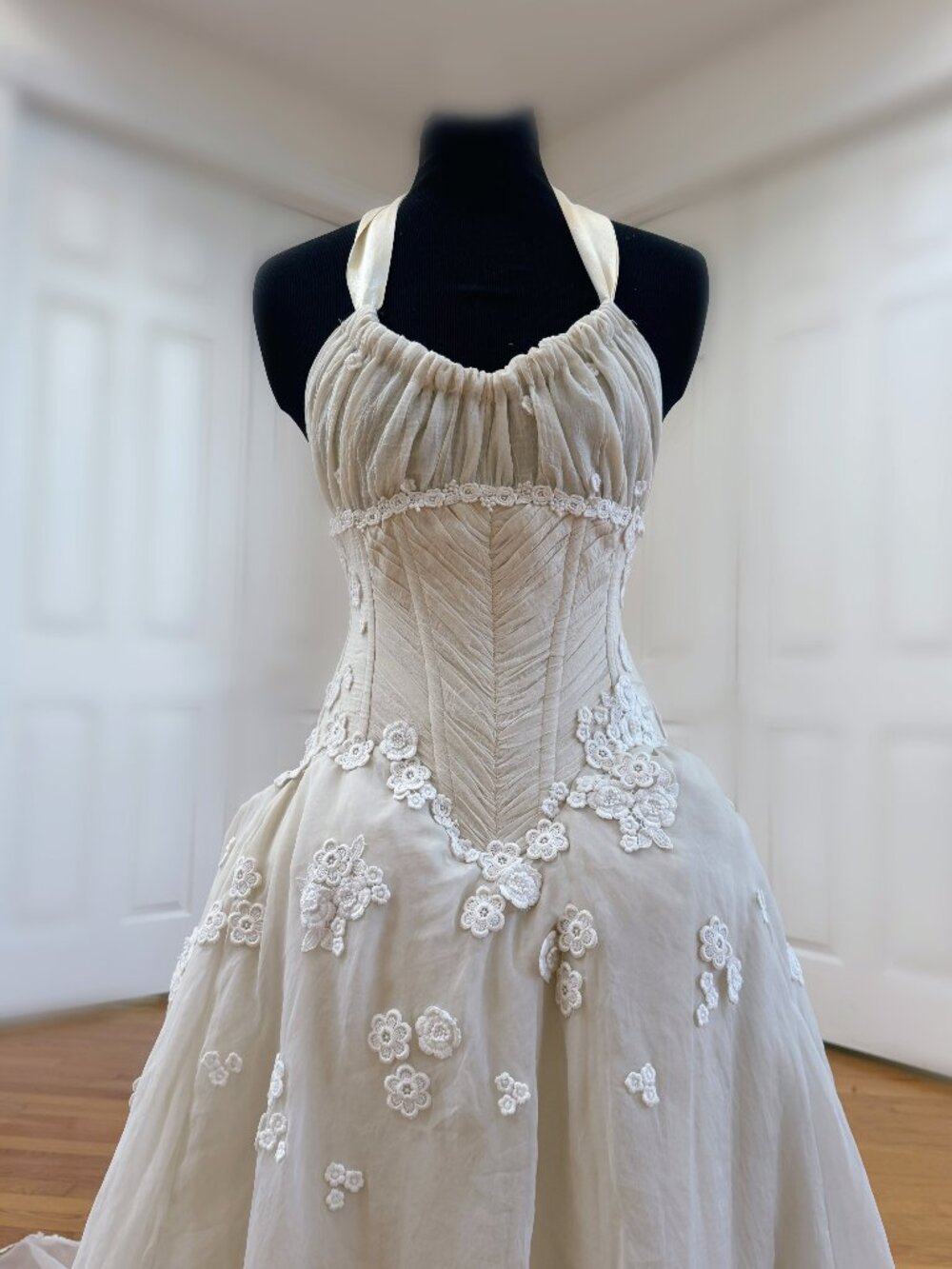 Vintage Basque Waist Ivory Chiffon Floral Lace Bohemian Wedding Dress - Picture 2 of 6